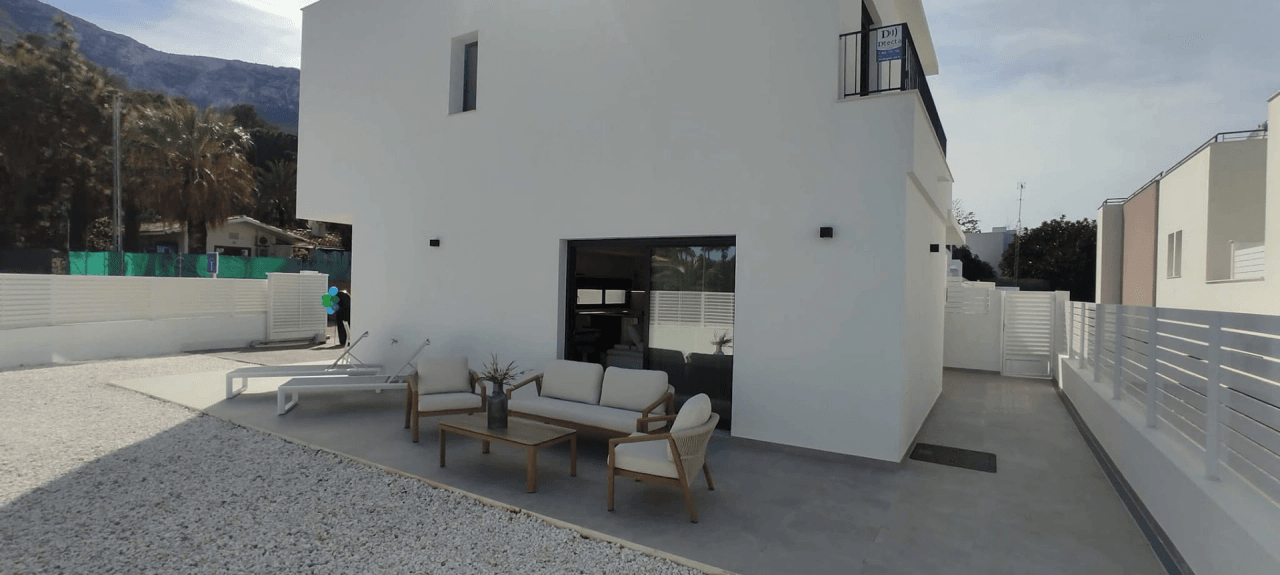 Chalet moderno de nueva construcción listo para entrar