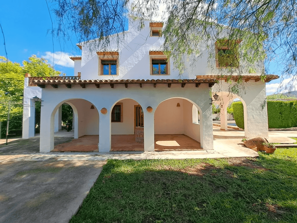 Villa familiar con piscina en venta en Orba