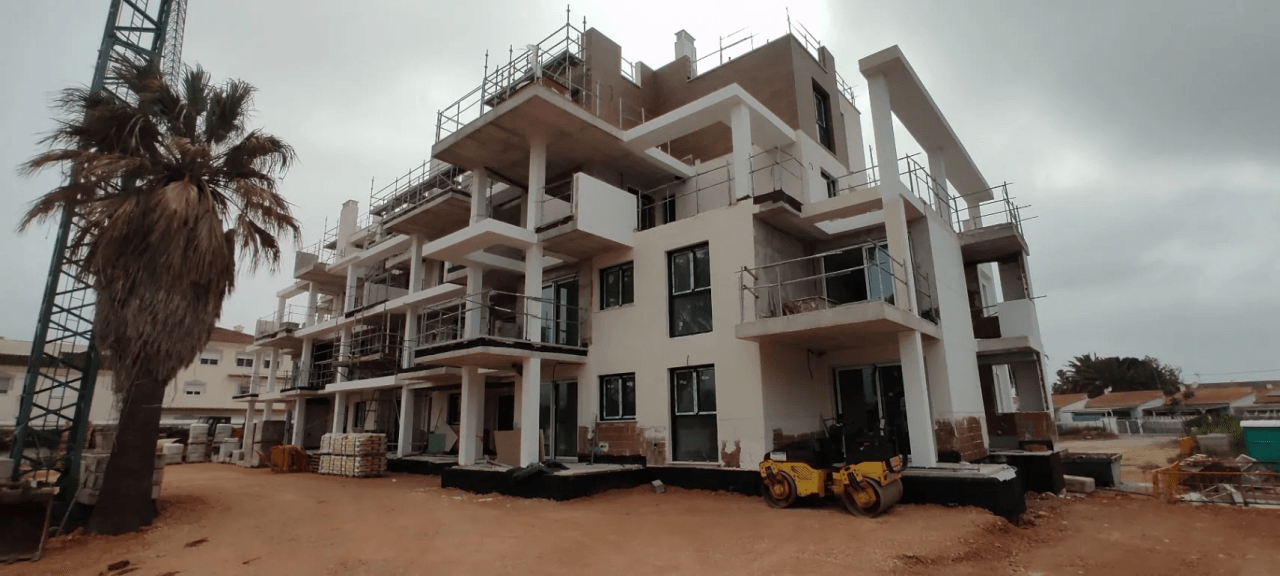 Obra nueva en Denia , apartamentos cerca de la playa .