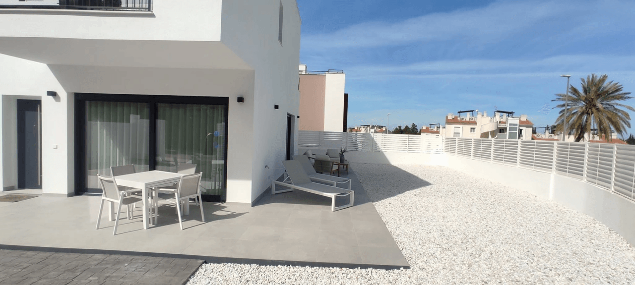 Chalet moderno de nueva construcción listo para entrar