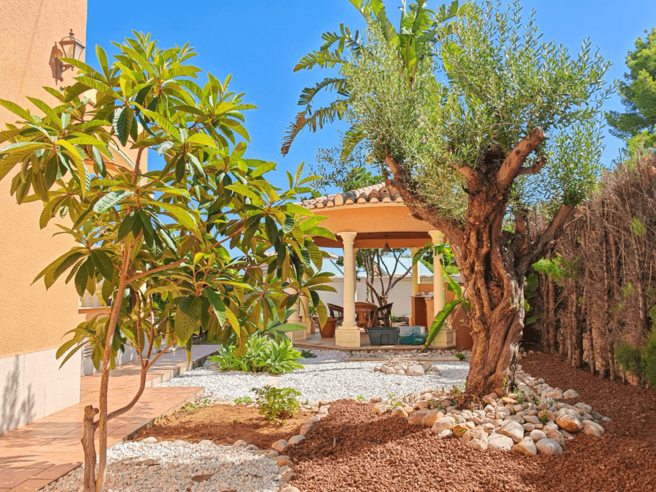 Gran chalet/villa en venta muy amplia con piscina privada en Denia