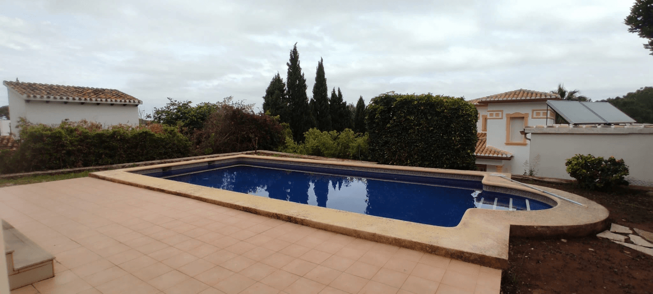 Gran chalet/villa en venta muy amplia con piscina privada en Denia