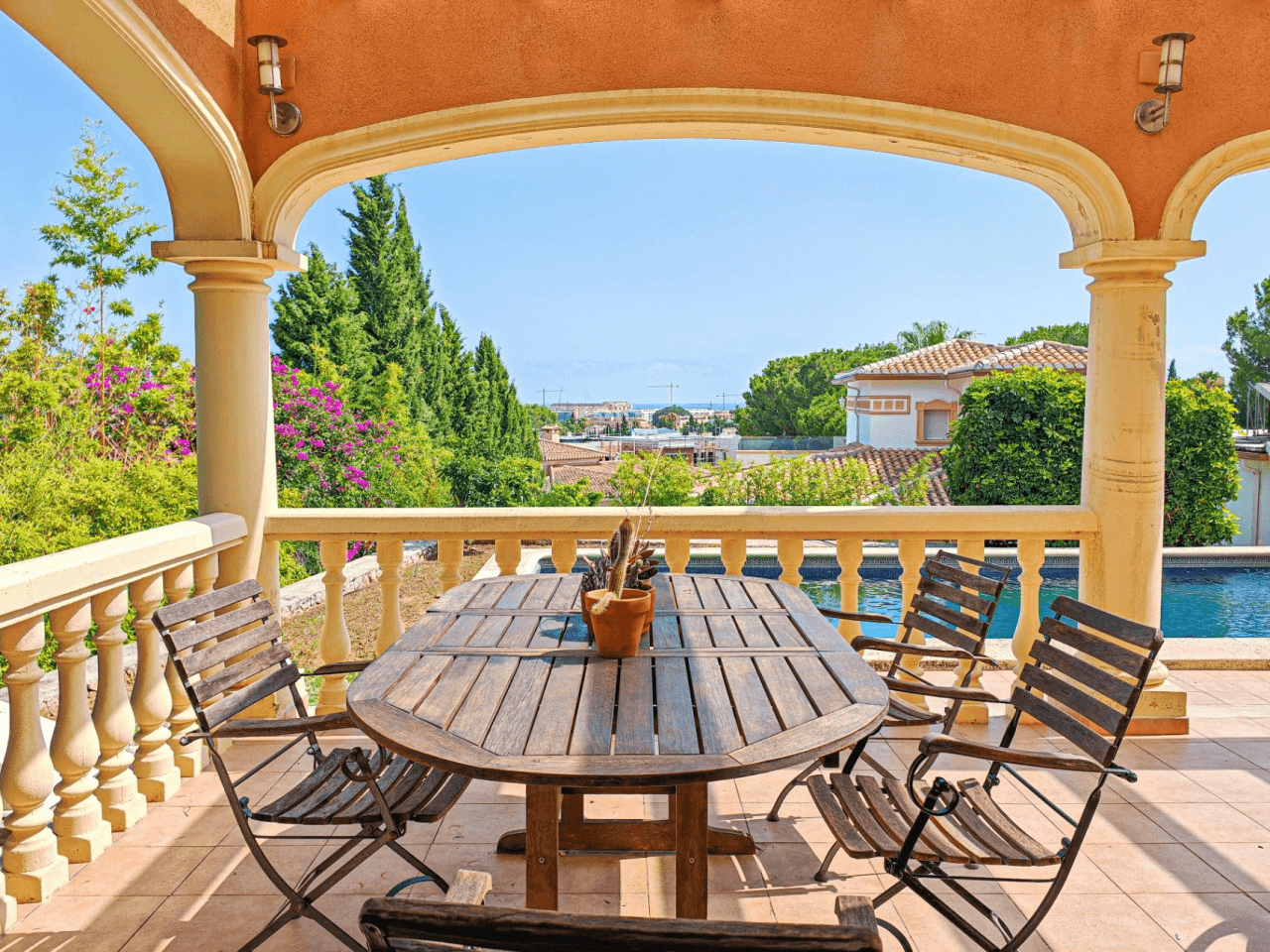 Gran chalet/villa en venta muy amplia con piscina privada en Denia