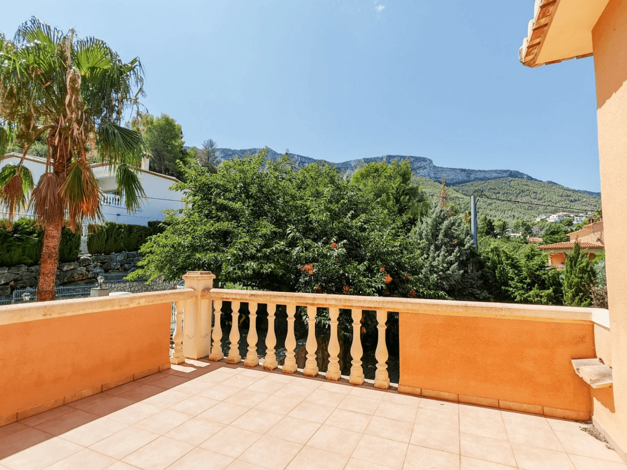 Gran chalet/villa en venta muy amplia con piscina privada en Denia