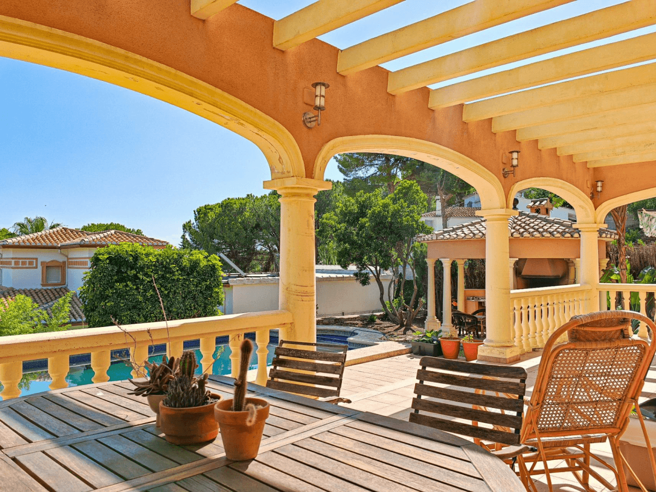 Gran chalet/villa en venta muy amplia con piscina privada en Denia