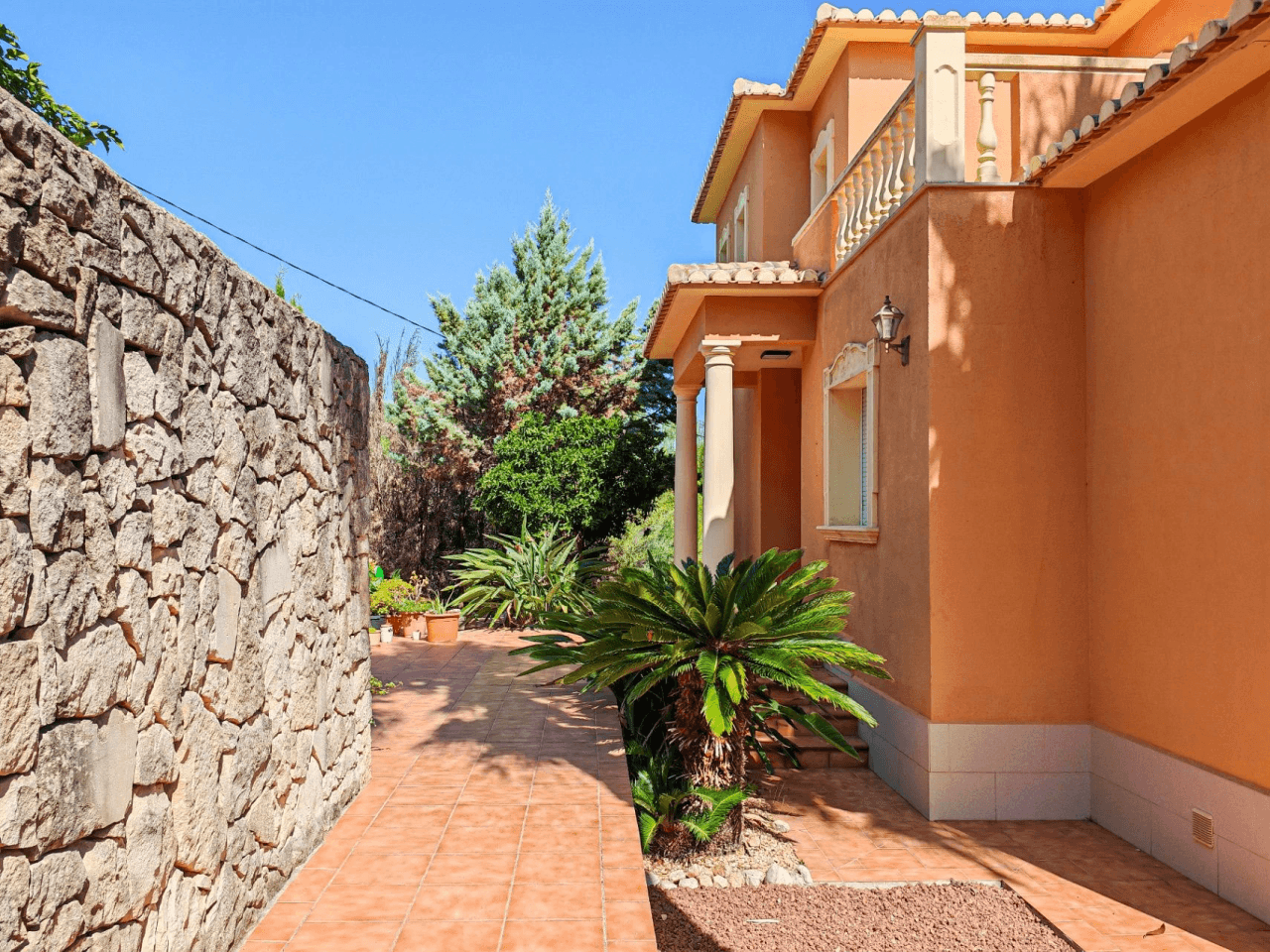 Gran chalet/villa en venta muy amplia con piscina privada en Denia