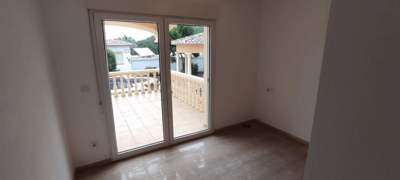Gran chalet/villa en venta muy amplia con piscina privada en Denia