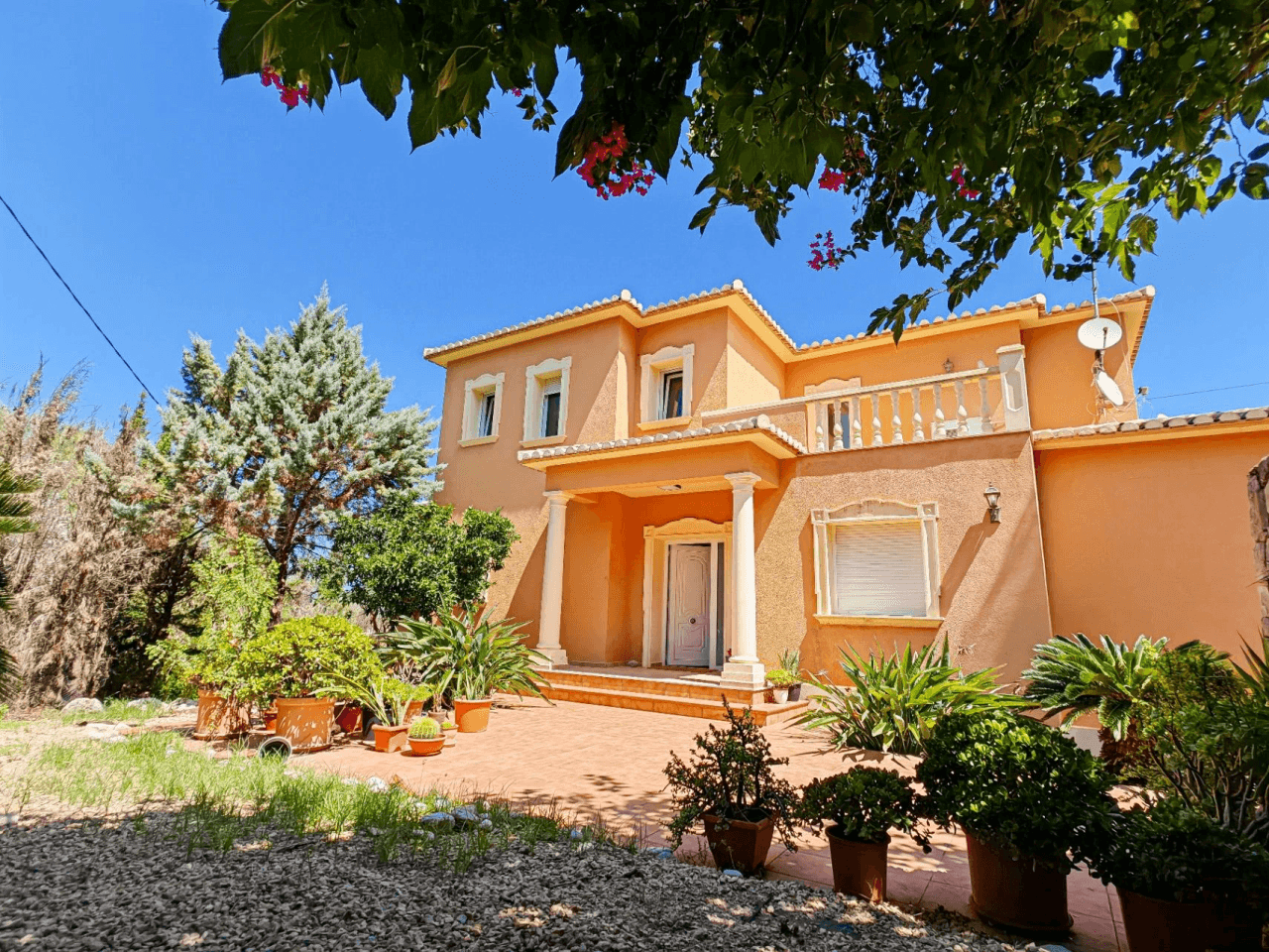 Gran chalet/villa en venta muy amplia con piscina privada en Denia