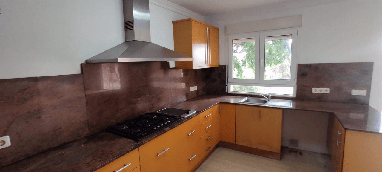 Gran chalet/villa en venta muy amplia con piscina privada en Denia