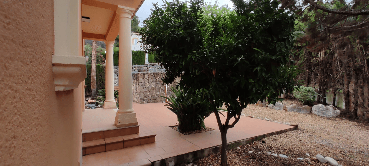 Gran chalet/villa en venta muy amplia con piscina privada en Denia
