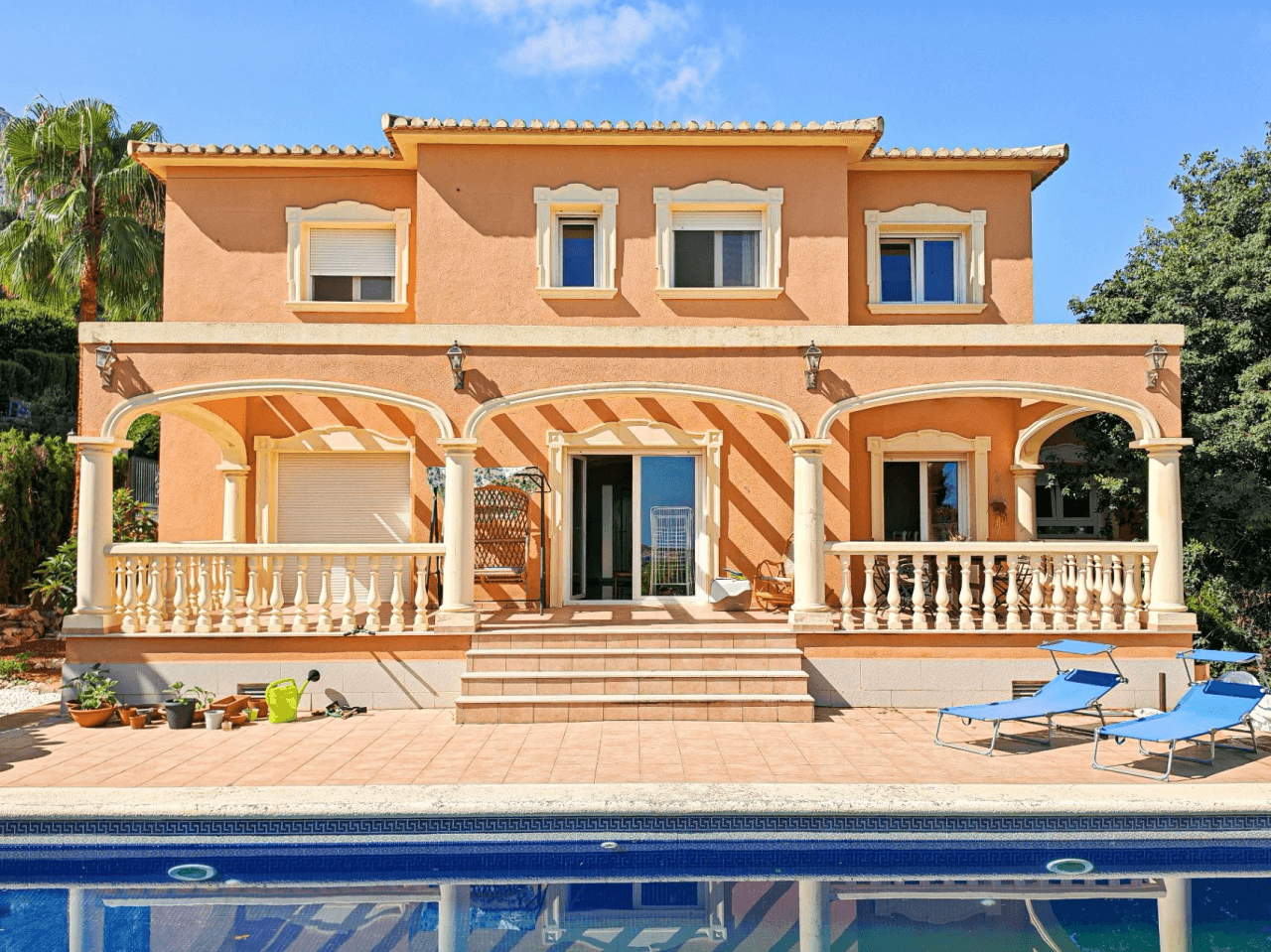 Gran chalet/villa en venta muy amplia con piscina privada en Denia