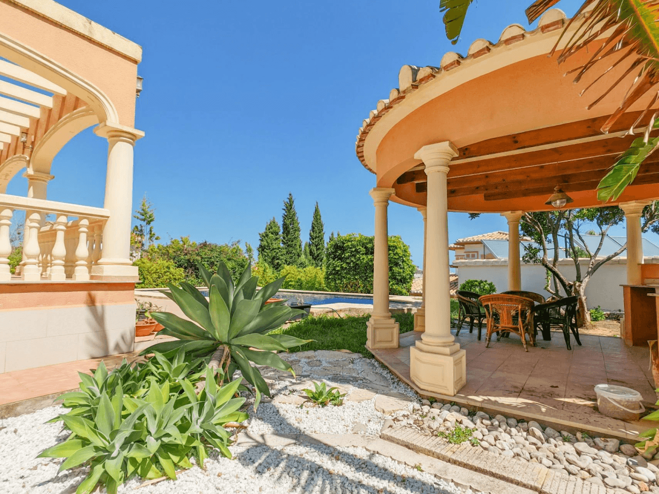 Gran chalet/villa en venta muy amplia con piscina privada en Denia