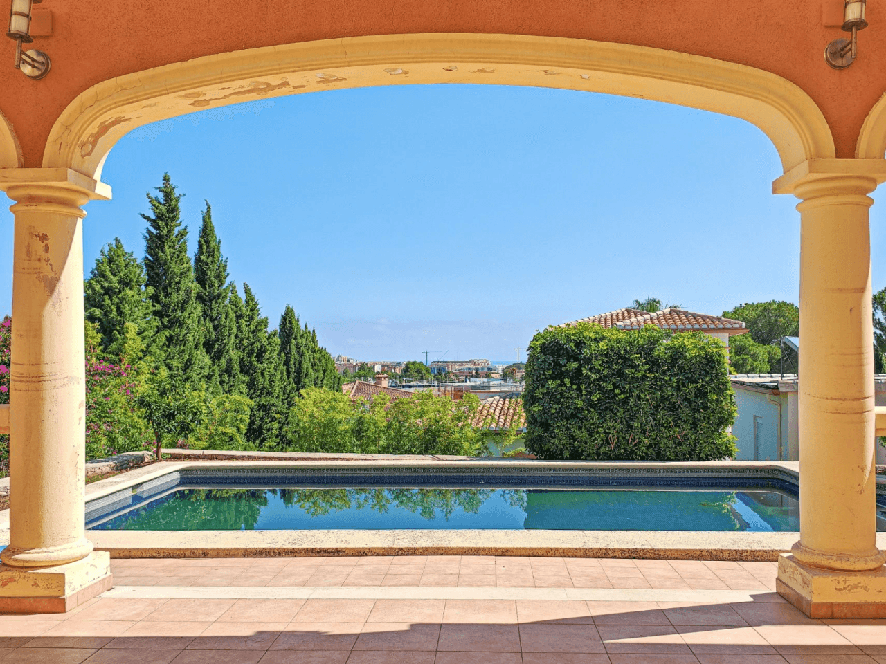 Gran chalet/villa en venta muy amplia con piscina privada en Denia