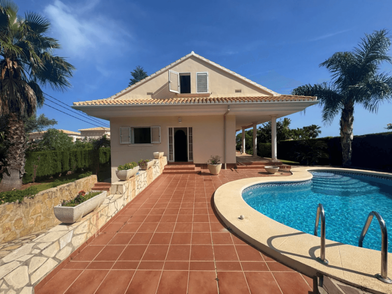 Chalet en venta en Denia, con preciosas vistas al mar y al montgó