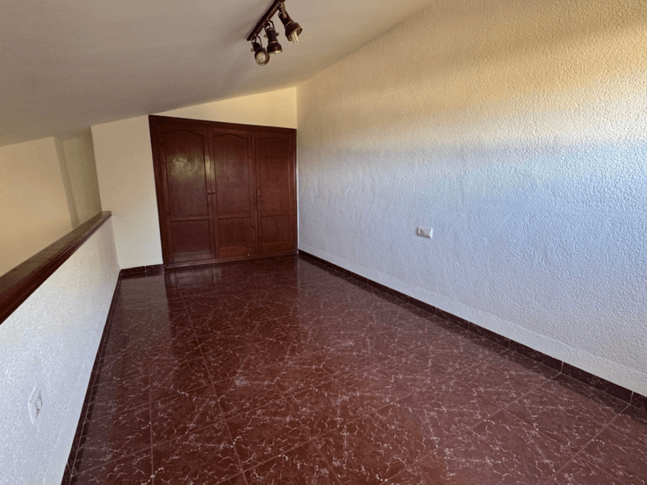 Chalet en venta en Denia, El Montgó: 3 dormitorios + altillo y piscina.