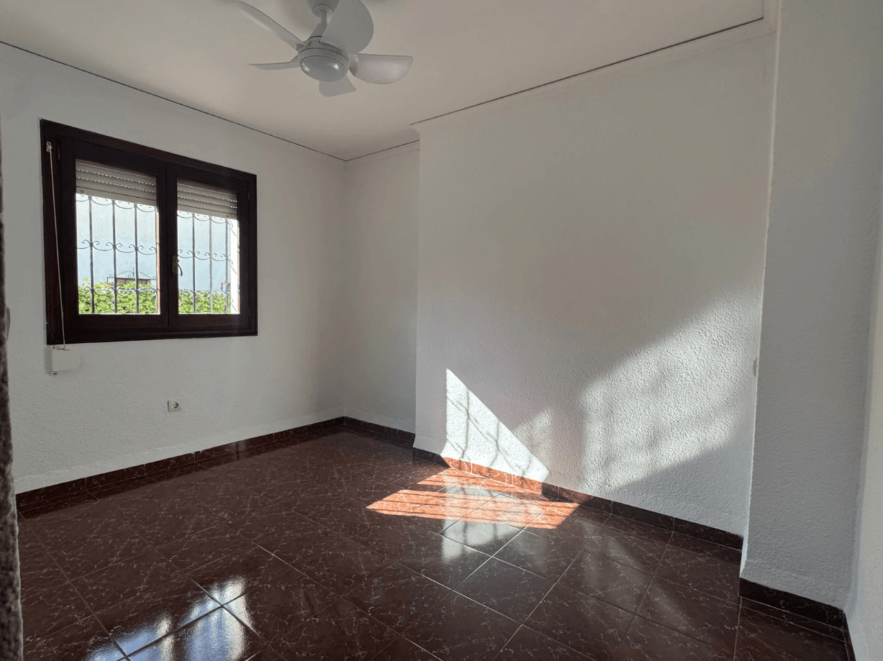Chalet en venta en Denia, El Montgó: 3 dormitorios + altillo y piscina.